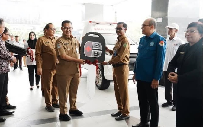 Pemprov Kaltim Serahkan Bantuan 22 Unit Ambulance dan Mobil Jenazah, Pj Gubernur: Komitmen Kami Penuhi Kebutuhan Masyarakat