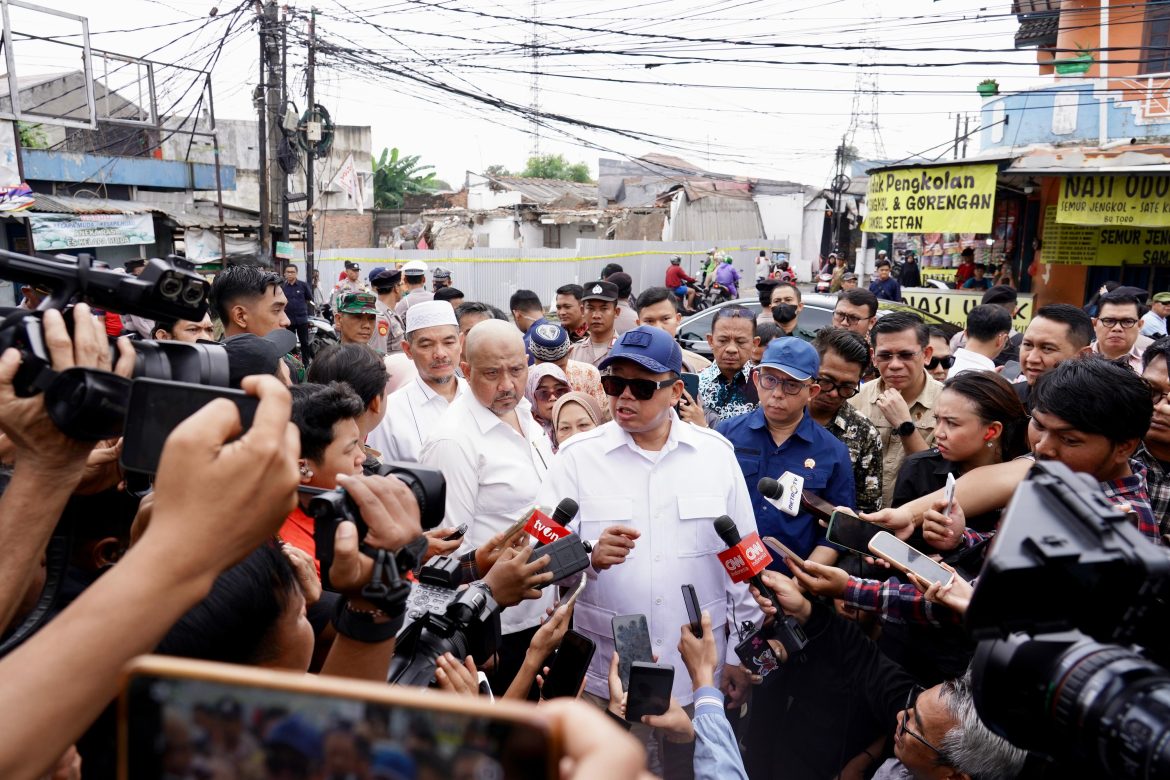 Turun Langsung ke Lokasi Penggusuran Klaster di Kabupaten Bekasi, Menteri Nusron Tegaskan Kehadiran Negara