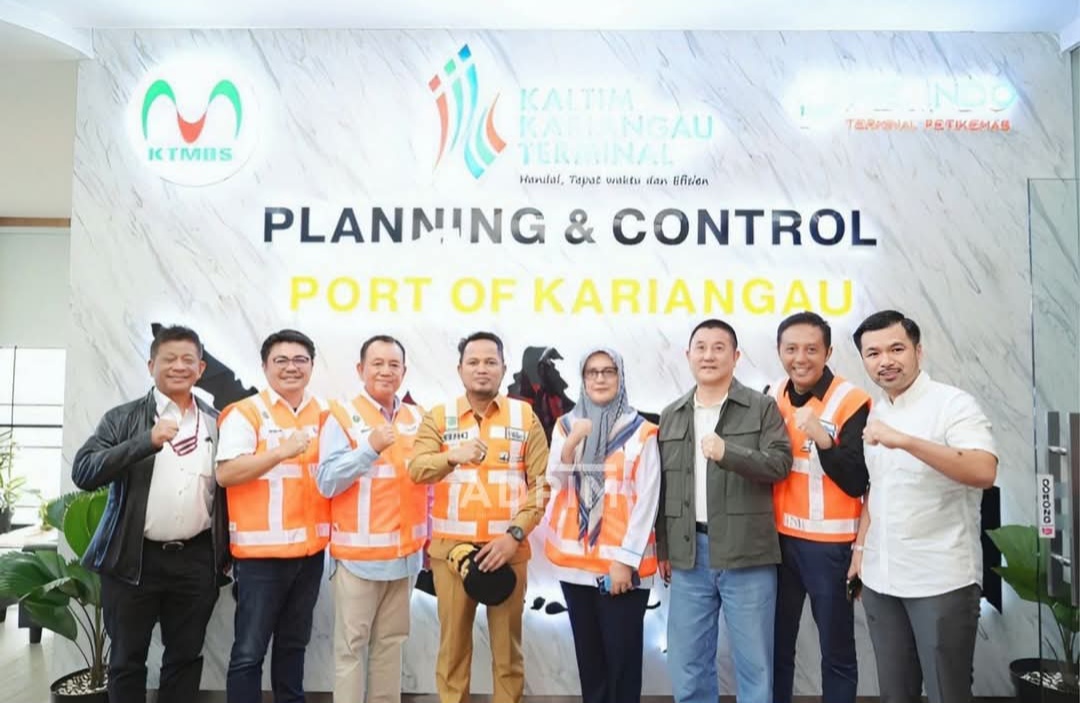 Pantau Peti Kemas Kariangau, Gubernur Rudy Masud: Sangat Strategis Hasilkan PAD